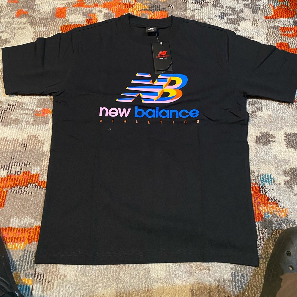 New balance T shirt short sleeve black size small new with tags